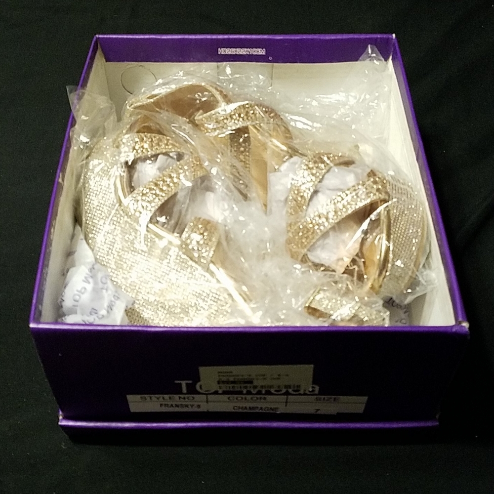 Champagne high heels size 7 brand new.. never worn - Picture 4 of 4